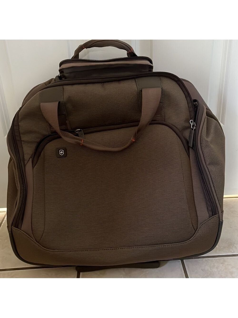 𝅺VICTORINOX Werks Traveler 3.0 WT 16” Wheeled Luggage Carry on Brown/Tan Unisex